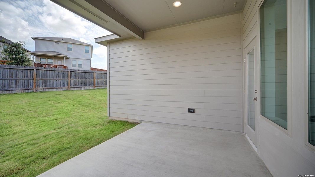 Exterior details and patio area of a home in Ladera, San Antonio (Image 3).