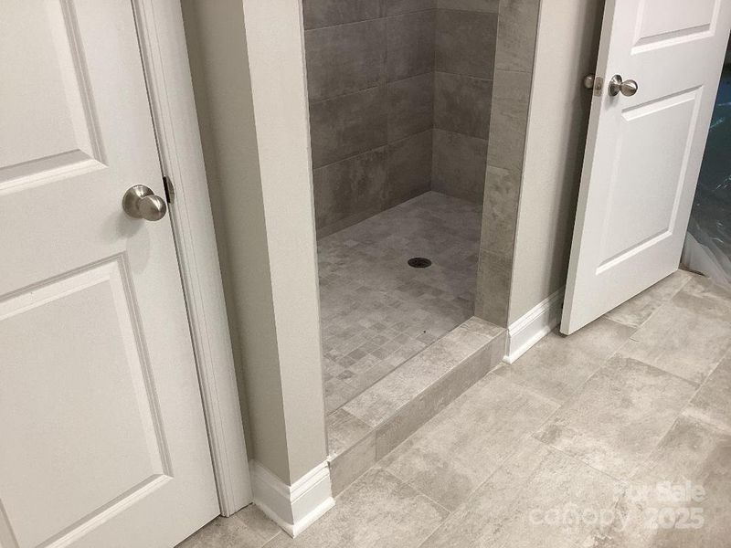 Spacious, unfurnished interior of a new home in , Harrisburg (Image 18).