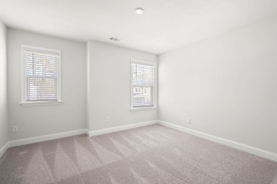 Spacious, unfurnished interior of a new home in Waterways, Richmond Hill (Image 18).