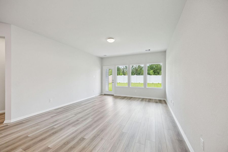 Spacious, unfurnished interior of a new home in Saint Tropez, Huffman (Image 11).