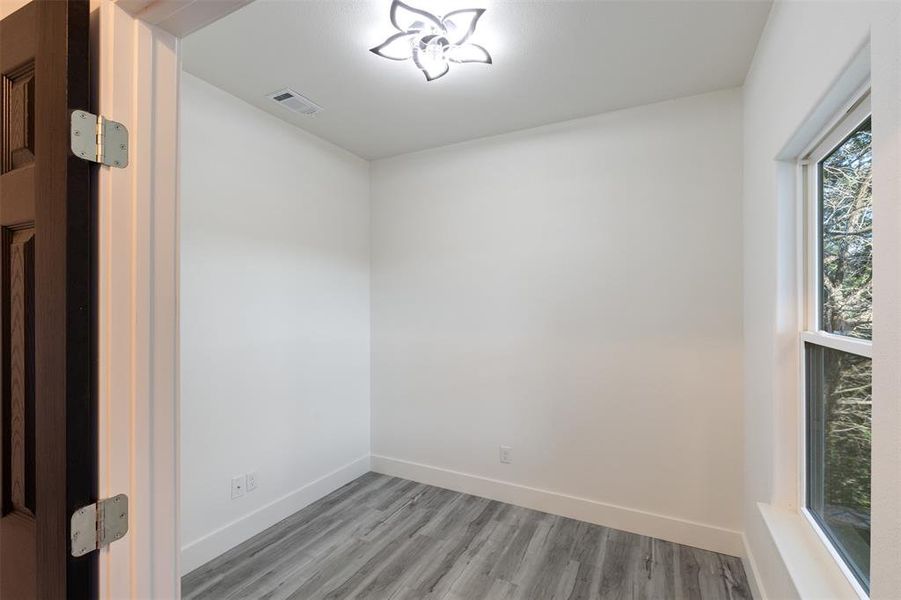 Spacious, unfurnished interior of a new home in , Granbury (Image 20).