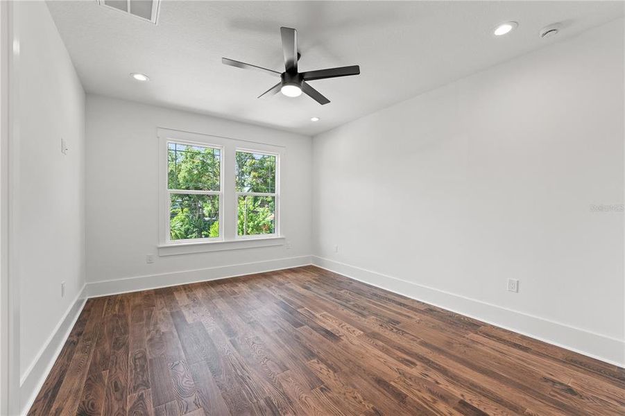 Spacious, unfurnished interior of a new home in , Tampa (Image 41).