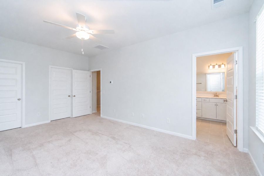 Spacious, unfurnished interior of a new home in , Summerville (Image 25).