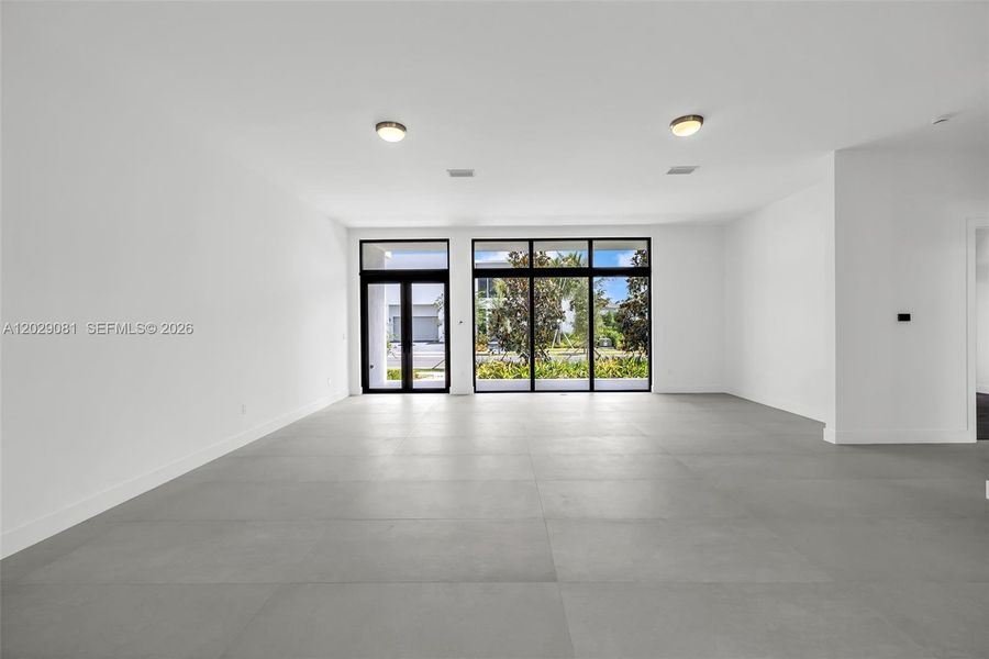 Spacious, unfurnished interior of a new home in , Weston (Image 19).