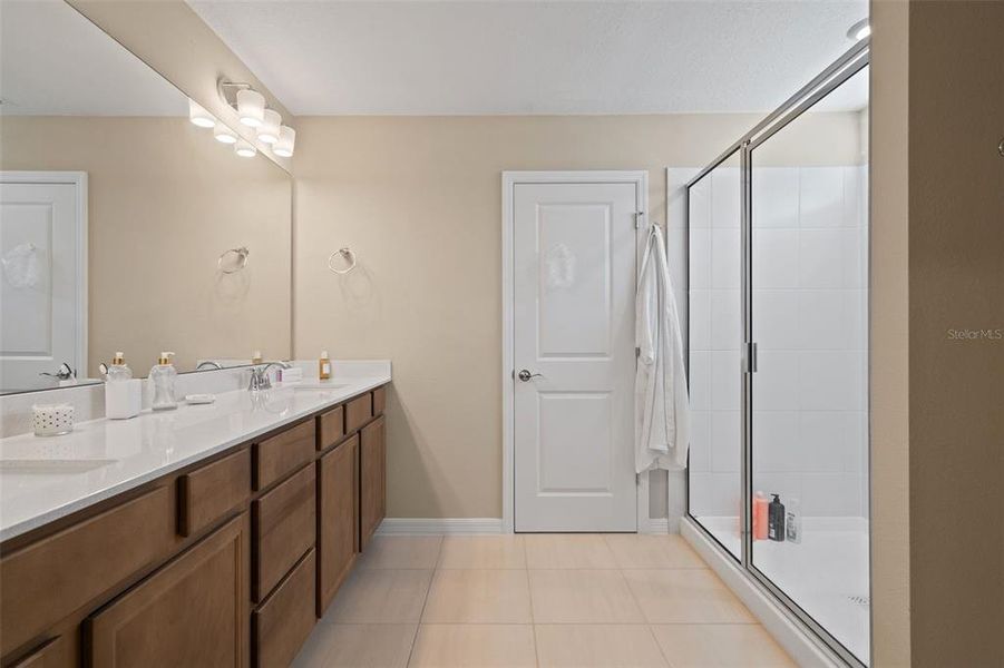 Furnished interior view inside a new home in , Winter Garden (Image 46).