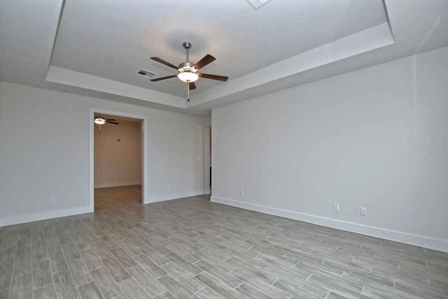 Representative unfurnished interior of a home built from the Avalon by Giddens Homes in Scofield Farms Estates, Georgetown (Image 140).