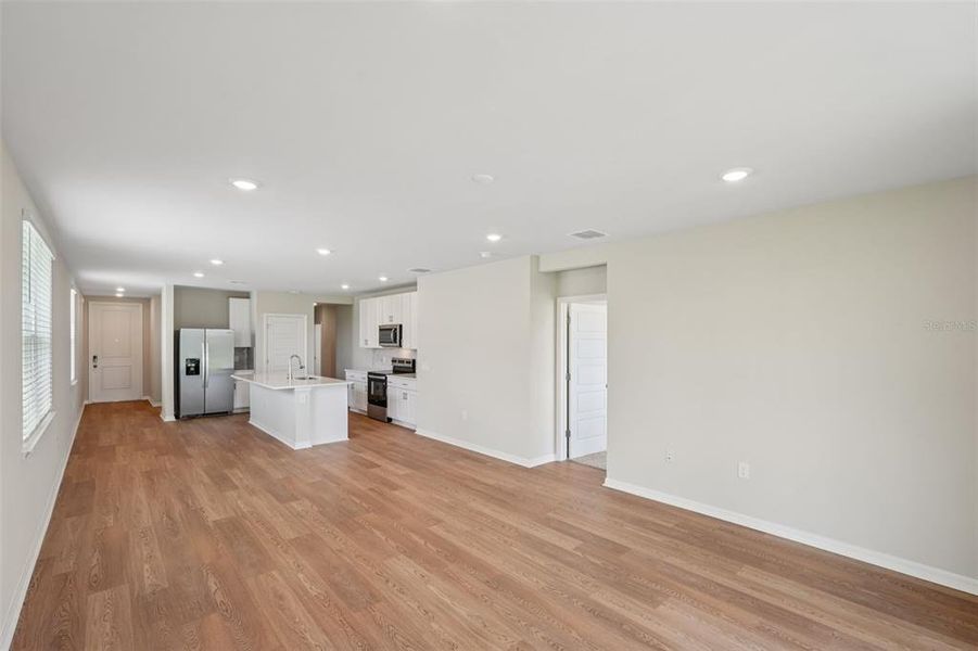 Spacious, unfurnished interior of a new home in Crescent Lakes - Premier Series, Punta Gorda (Image 12).