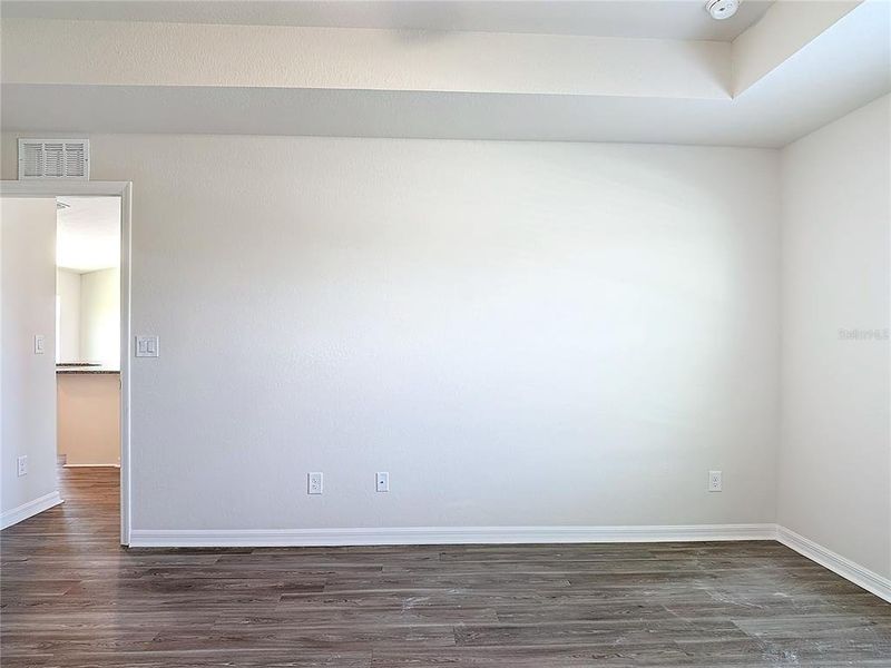 Spacious, unfurnished interior of a new home in , Cape Coral (Image 10).