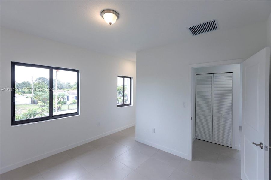 Spacious, unfurnished interior of a new home in , Miami (Image 7).