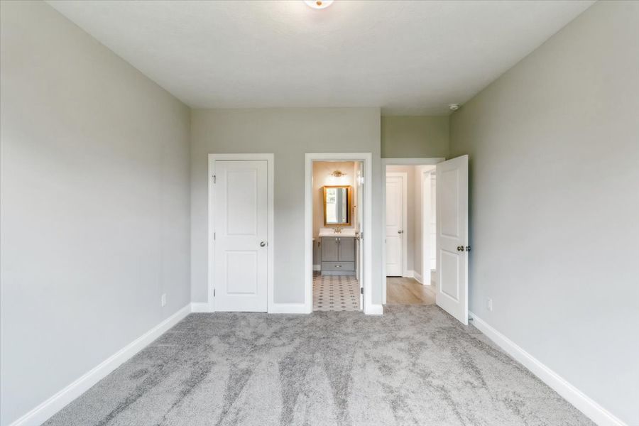 Spacious, unfurnished interior of a new home in Crawford Creek, Grovetown (Image 17).