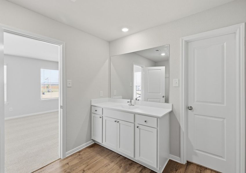 Vaughn - TX | Primary Bathroom – Vanity