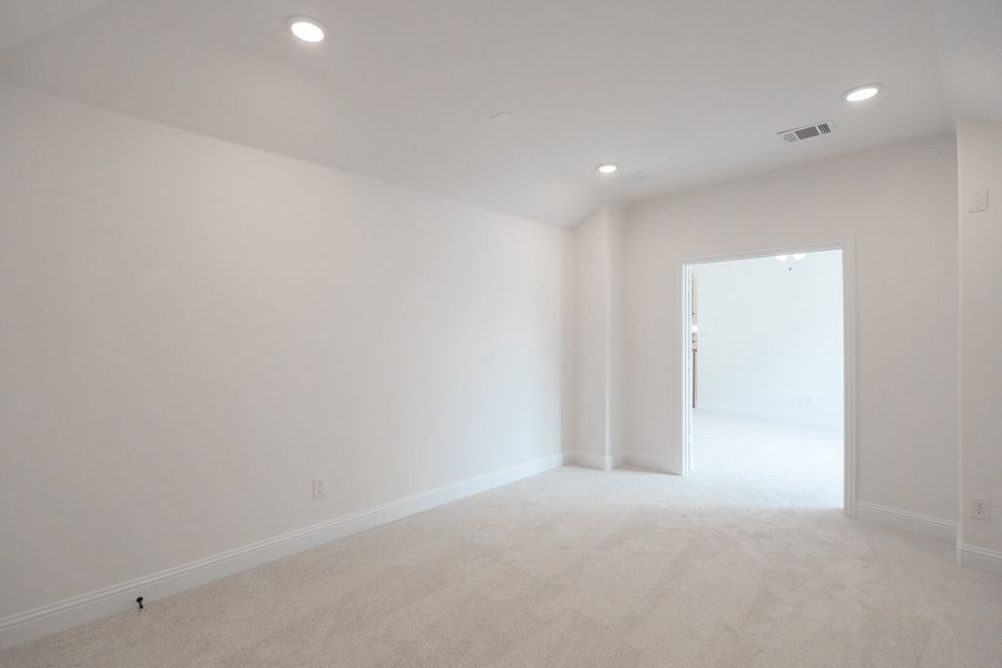 Spacious, unfurnished interior of a new home in Enclave at Legacy Hills, Celina (Image 28).