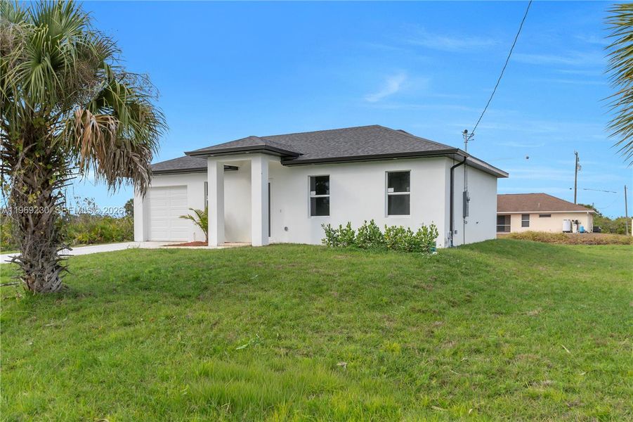 Exterior details and patio area of a home in , Lehigh Acres (Image 4).