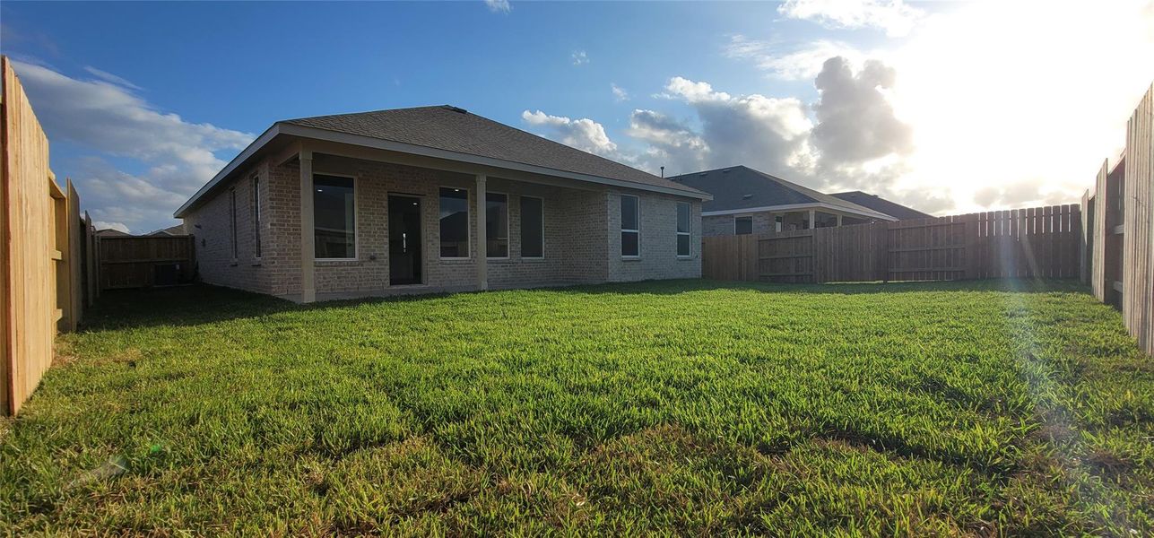 **NOT ACTUAL HOME. REPRESENTATION OF SAME FLOOR PLAN AND ELEVATION **NOT ACTUAL HOME. REPRESENTATION OF SAME FLOOR PLAN AND ELEVATION