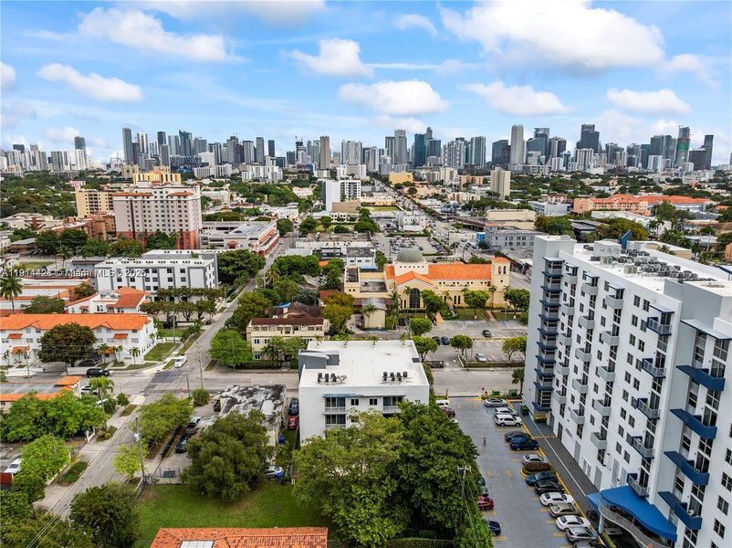 Condo located in Miami, FL showcasing its design and architecture (Image 1).