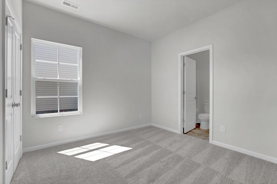 Spacious, unfurnished interior of a new home in River Tide Farms, Bolivia (Image 24).
