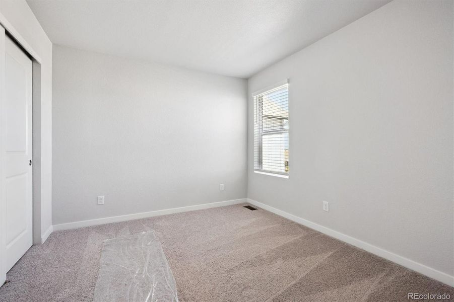 Spacious, unfurnished interior of a new home in Legato, Commerce City (Image 11).