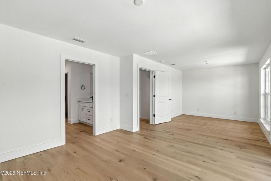 Spacious, unfurnished interior of a new home in , St. Augustine (Image 33).