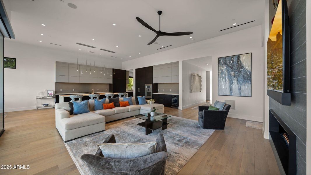 21-web-or-mls-Great Room1