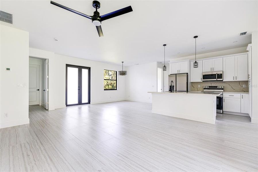 Spacious, unfurnished interior of a new home in , Port Charlotte (Image 17).