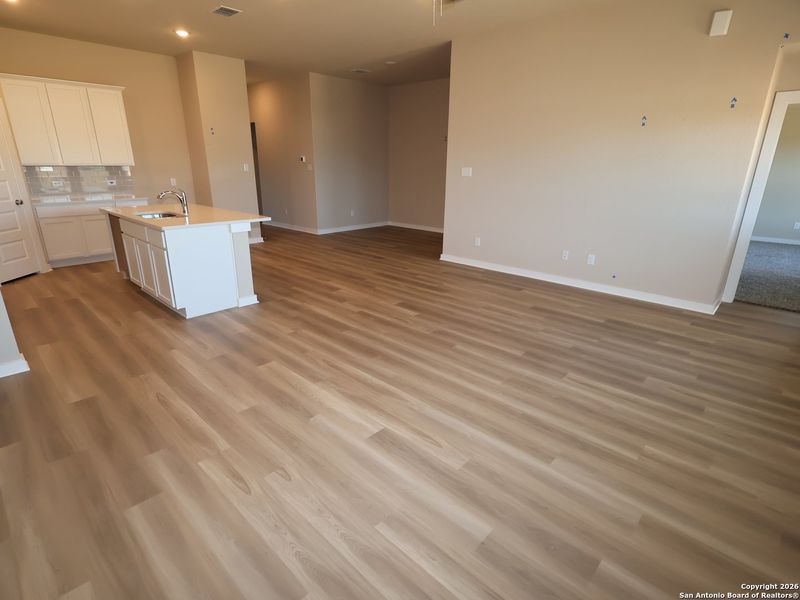 Spacious, unfurnished interior of a new home in Greenspoint Heights, San Antonio (Image 20).