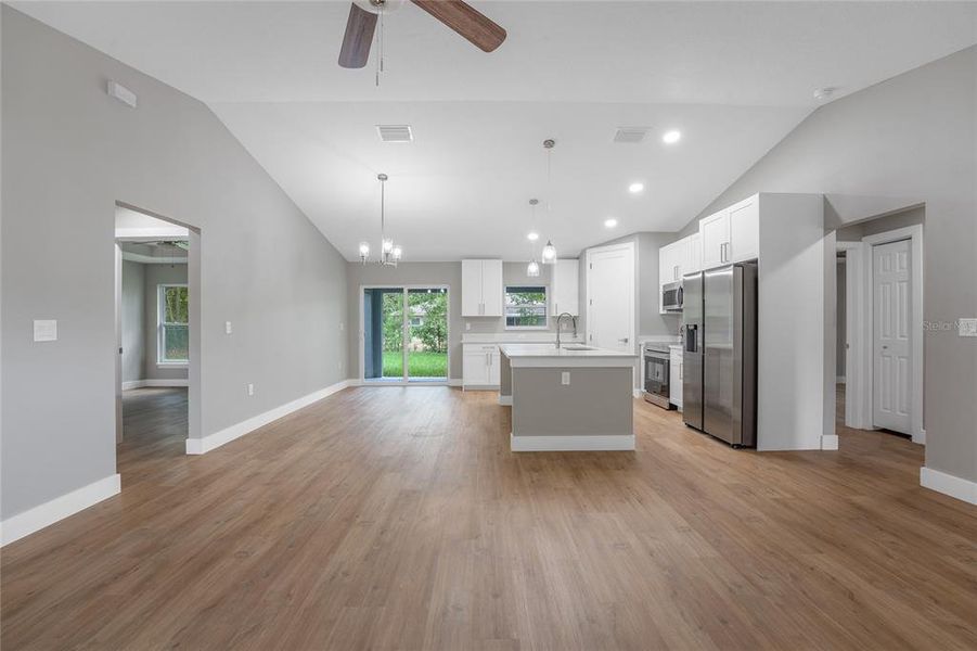 Spacious, unfurnished interior of a new home in , Citrus Springs (Image 27).