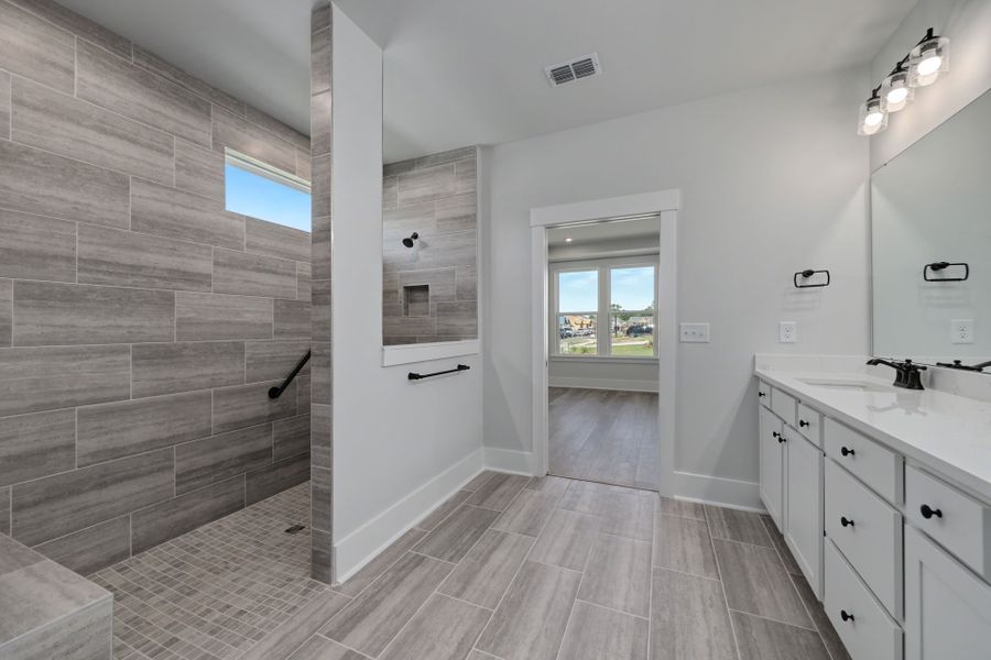 Furnished interior view inside a new home in Del Webb North Myrtle Beach, Myrtle Beach (Image 7).