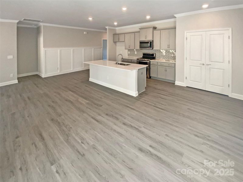 Spacious, unfurnished interior of a new home in Edgewater, Lancaster (Image 11).