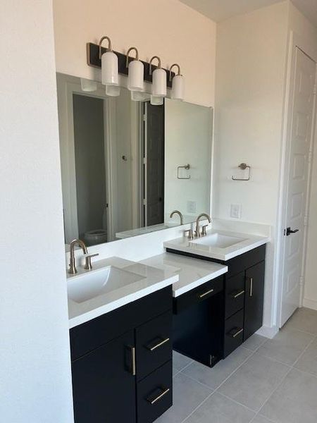 Primary bath provides a much desired knee space and quartz counters. Primary bath provides a much desired knee space and quartz counters.