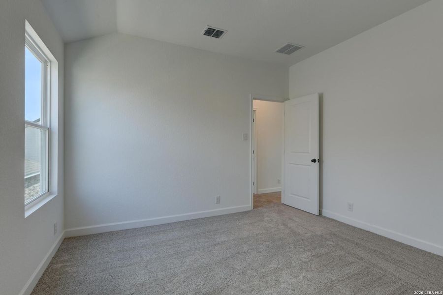 Spacious, unfurnished interior of a new home in Arcadia Ridge, San Antonio (Image 20).