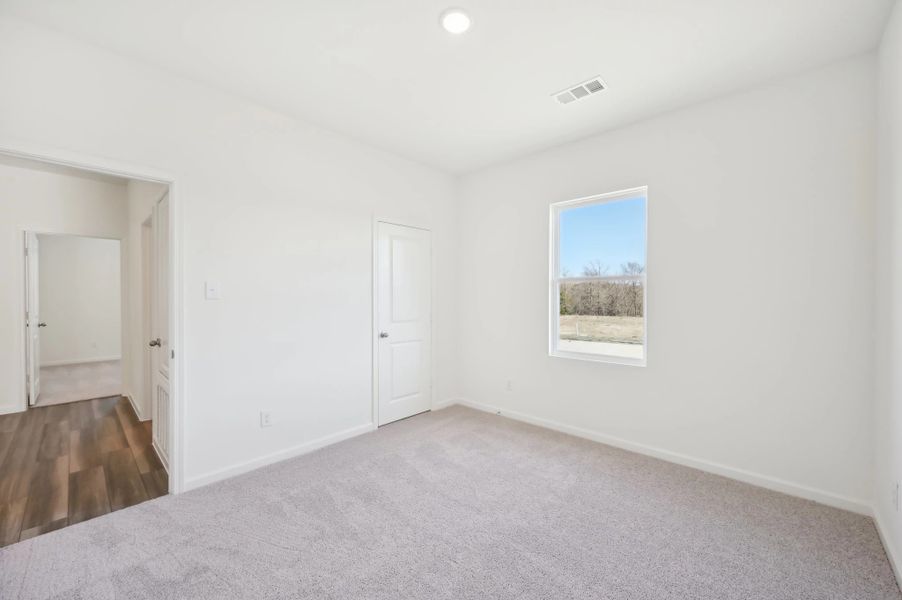 Representative unfurnished interior of a home built from the Firefly by Starlight Homes in Ashland, Angleton (Image 18).
