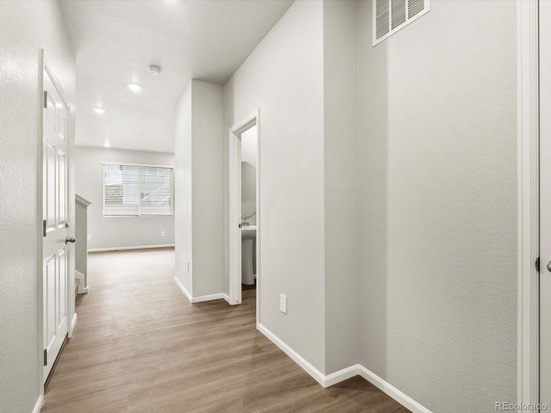 Spacious, unfurnished interior of a new home in Lake Bluff, Greeley (Image 18).