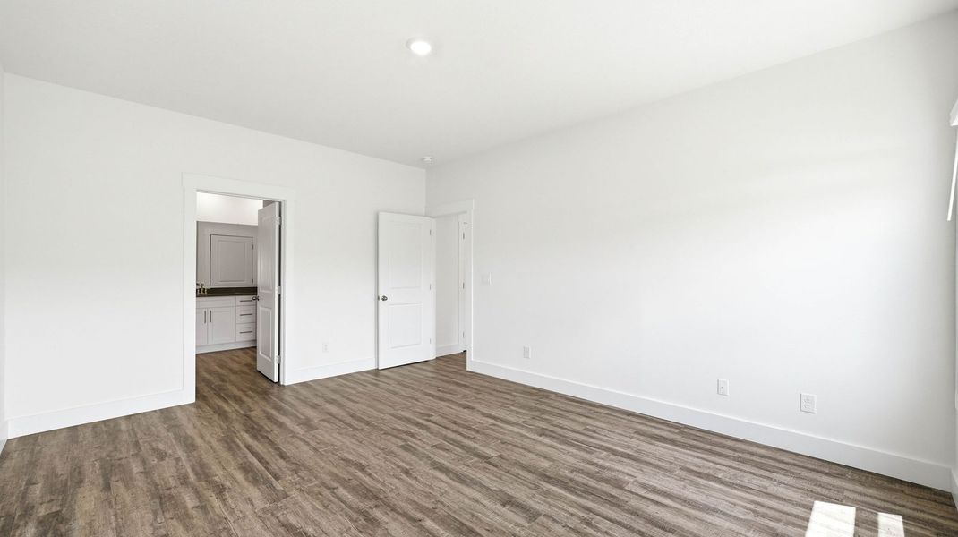 Spacious, unfurnished interior of a new home in Fieldcrest Acres, Blountville (Image 37).