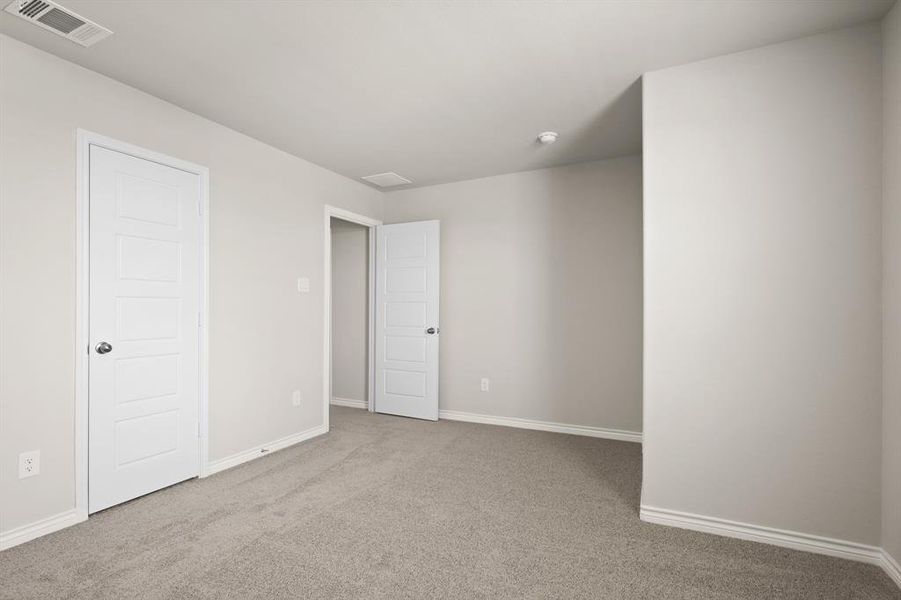 Spacious, unfurnished interior of a new home in Rocky Creek Crossing, Fort Worth (Image 9). Spacious, unfurnished interior of a new home in Rocky Creek Crossing, Fort Worth (Image 9).