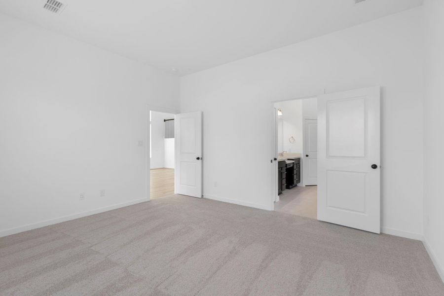 Spacious, unfurnished interior of a new home in Sienna 45', 50', Missouri City (Image 28). Spacious, unfurnished interior of a new home in Sienna 45', 50', Missouri City (Image 28).