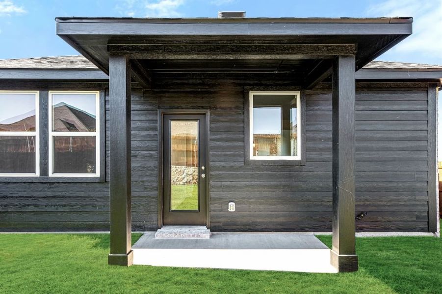 Representative exterior details of a home built from the Lamar by UnionMain Homes in Elevon, Lavon (Image 2).