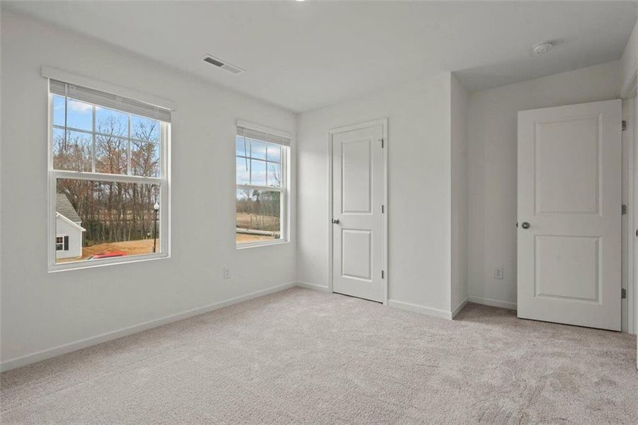 Spacious, unfurnished interior of a new home in Mt. Tabor Ridge, Dallas (Image 10).