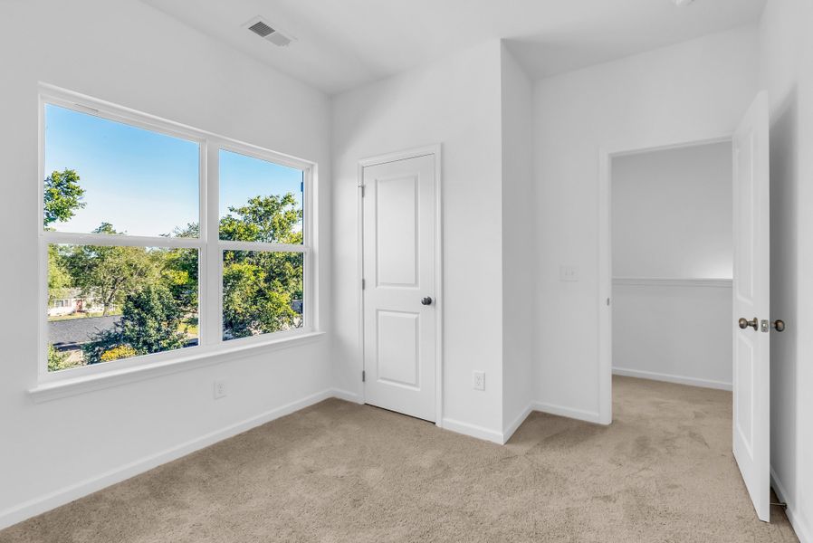 Spacious, unfurnished interior of a new home in Sweetbriar Place, Lebanon (Image 30).