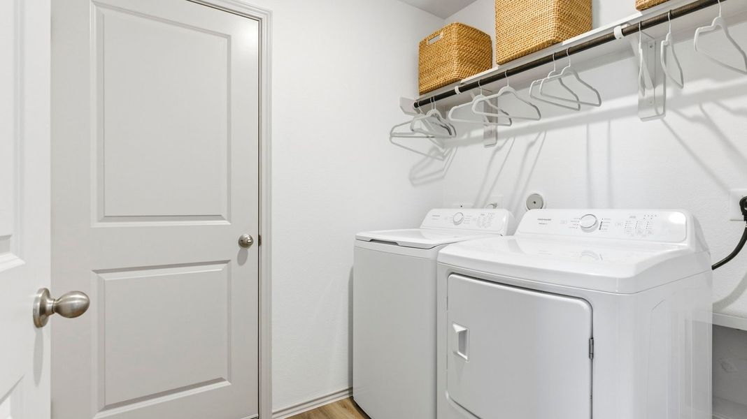 Image 21 representing the Estero by D.R. Horton in Watermark, Alvin, TX.