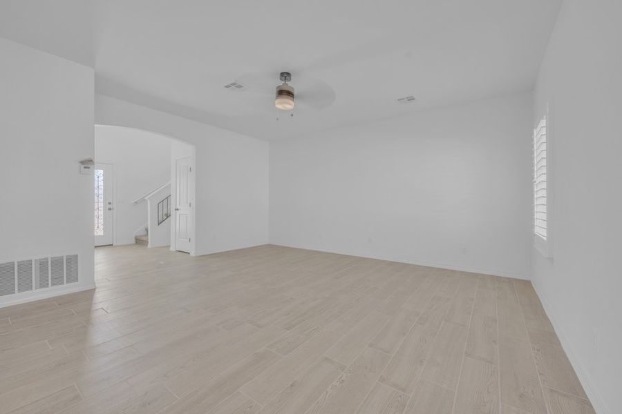 Representative unfurnished interior of a home built from the Bellagio 425SSC by Saratoga Homes in Paseo Del Este, El Paso (Image 29).