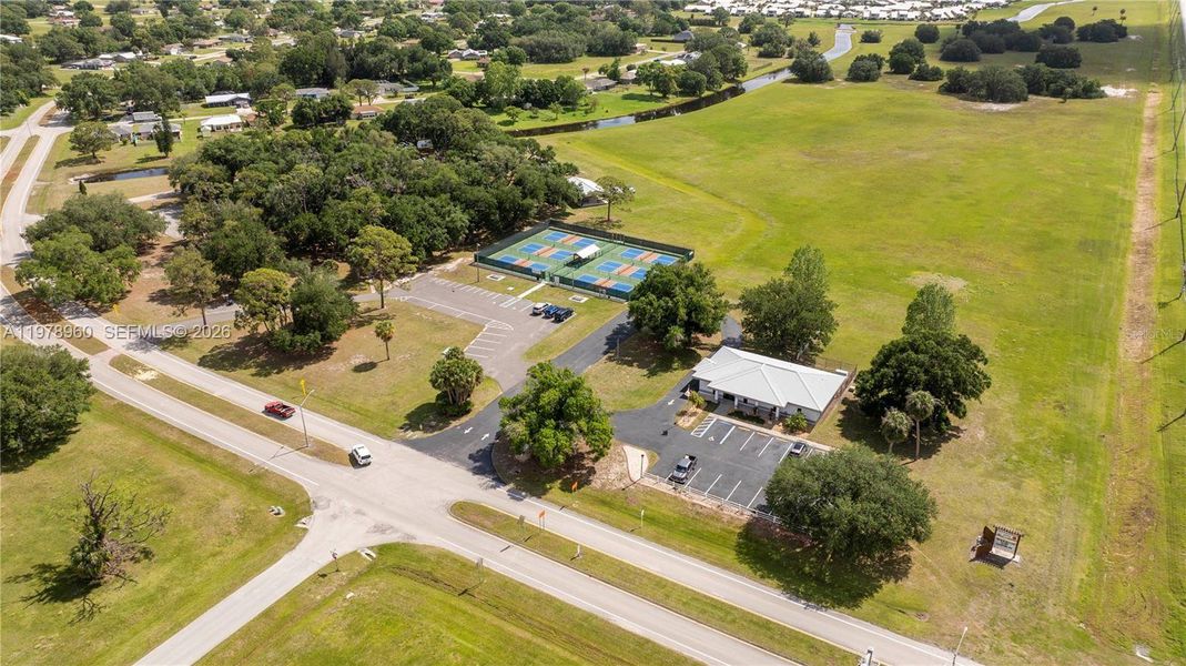Community amenities in , Sebring (Image 30).