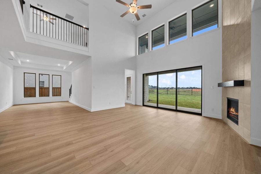 Spacious, unfurnished interior of a new home in Dunham Pointe 70', Cypress (Image 30).