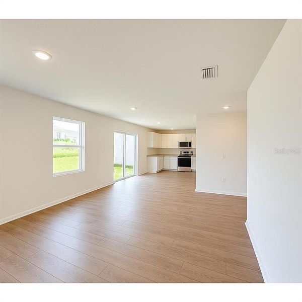 Spacious, unfurnished interior of a new home in Broadleaf, Parrish (Image 6).