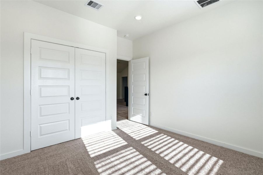 Spacious, unfurnished interior of a new home in Foxtail Palms, Manvel (Image 36).