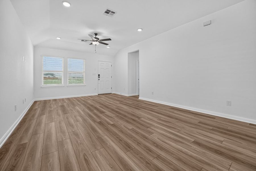 Spacious, unfurnished interior of a new home in Emory Crossing, Hutto (Image 12).