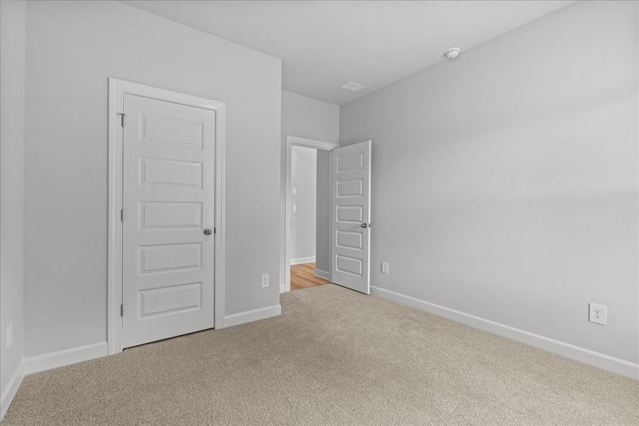 Spacious, unfurnished interior of a new home in Brayfield Manor - Signature Collection, Wellford (Image 15).