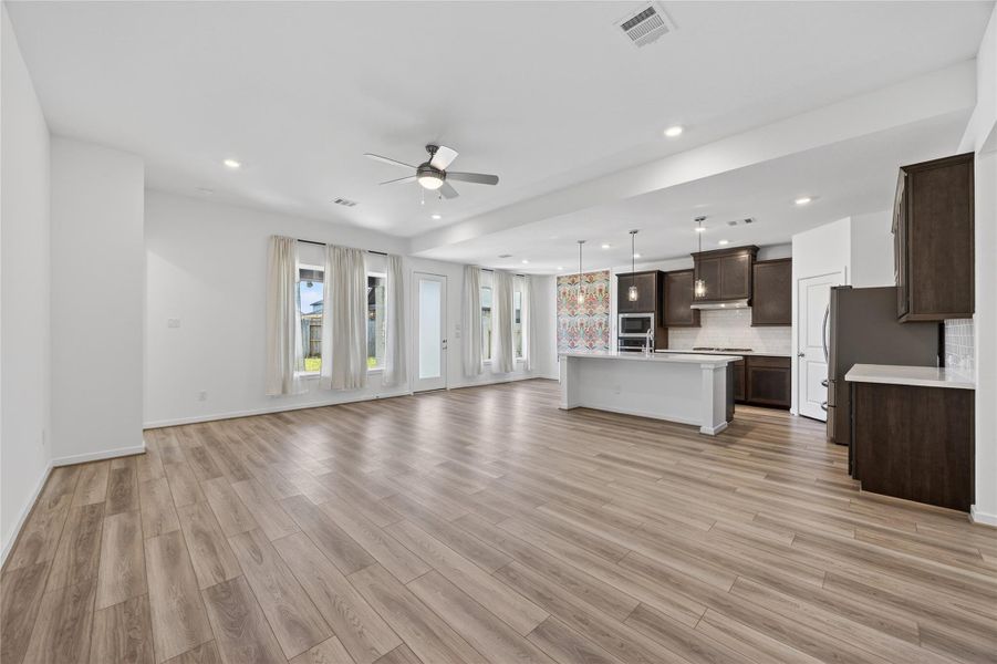 Spacious, unfurnished interior of a new home in Trillium, Richmond (Image 40).