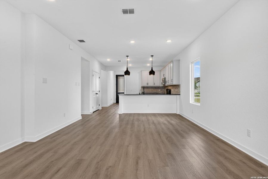Spacious, unfurnished interior of a new home in Saddlebrook Ranch, Schertz (Image 16).