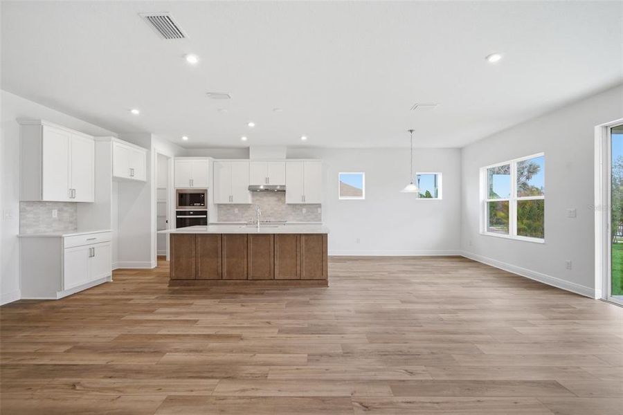 Spacious, unfurnished interior of a new home in North River Ranch, Parrish (Image 27).