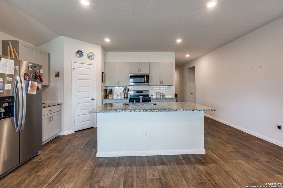 Furnished interior view inside a new home in Heather Glen, New Braunfels (Image 16).